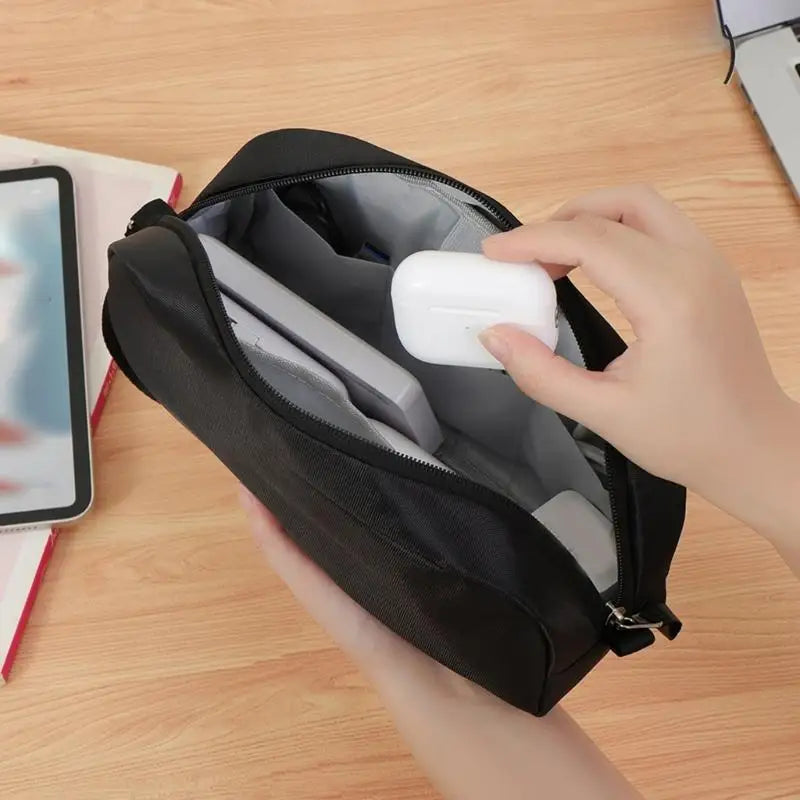 652F Gadget Protects Electronic Devices During Daily Commute and Trip